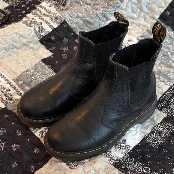 Dr. Martens Black Leather Ankle Boots size 5W or 4M - Picture 1 of 4